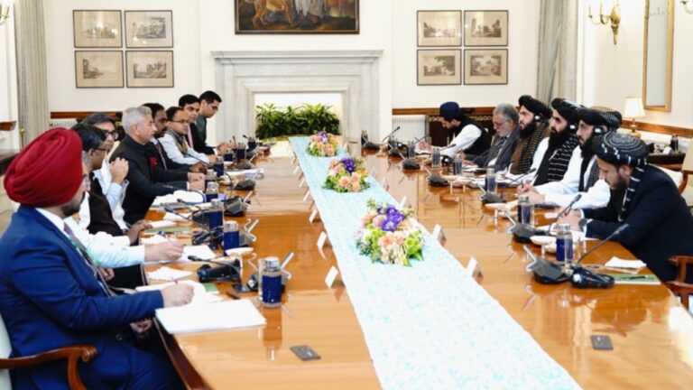 غلط فہمی یا پروپیگنڈہ؟ افغان وزیرِ خارجہ کی پریس کانفرنس پر نیا تنازع