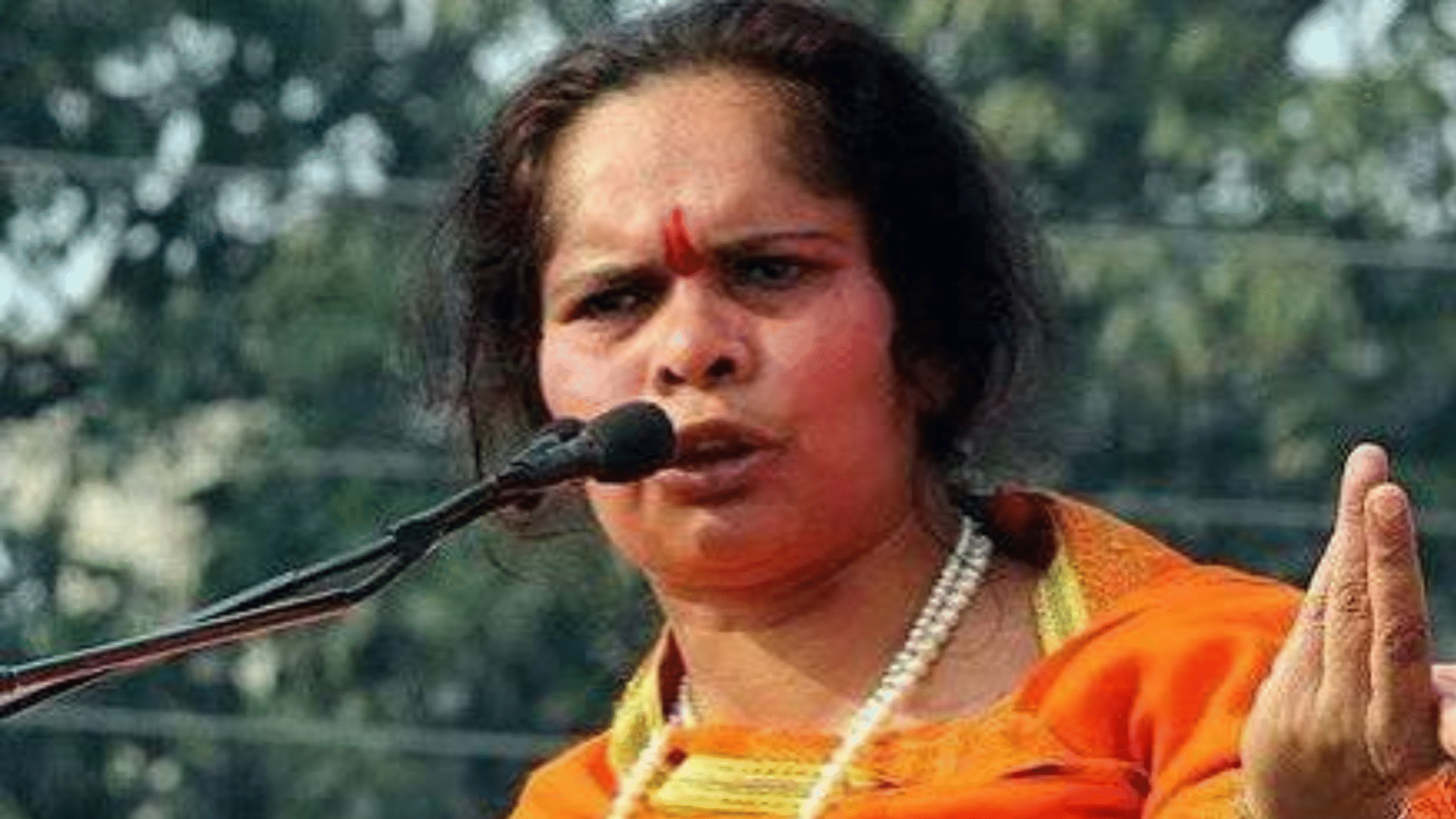 سادھوی پراچی کا مسلمانوں، مدارس اور مولانا مدنی پر حملہ