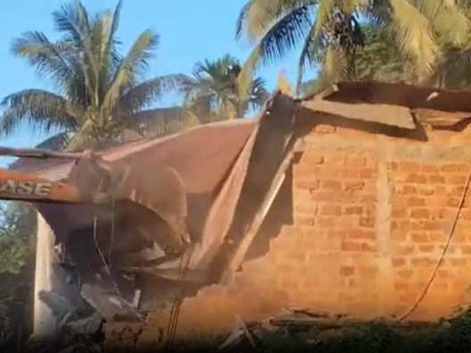 آسام: اذان پیر مسجد اور مدرسہ پر بلڈوزر کارروائی