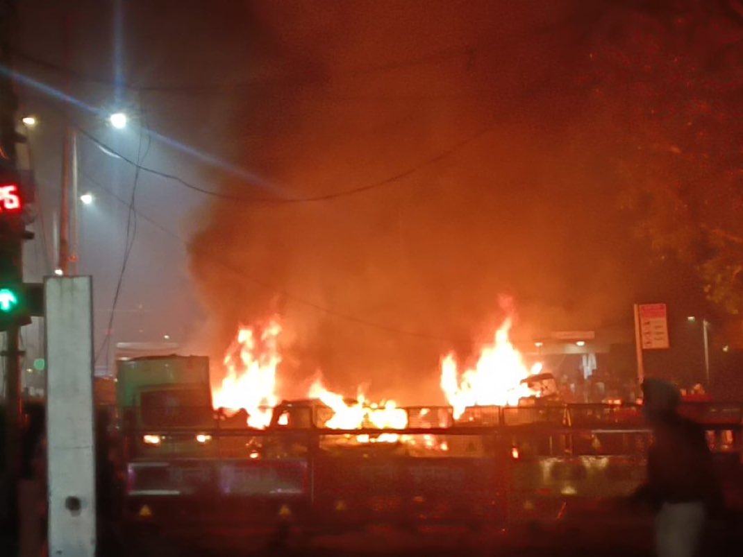 لال قلعہ کے قریب کار دھماکہ: 8 ہلاک، ملکیت کی جانچ جاری؛ سماجی و سیاسی شخصیات کا ردِعمل