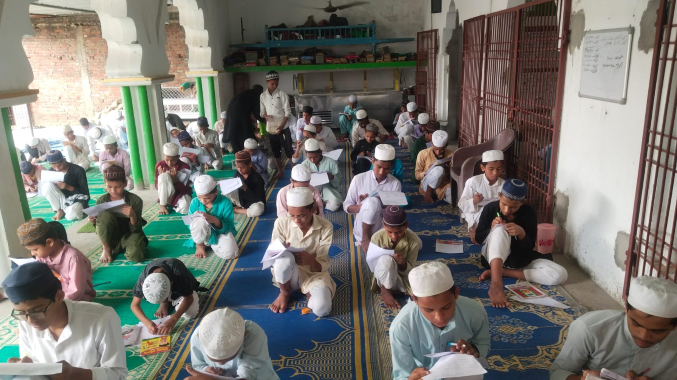 مدارس کو نشانہ بنانے کی کوشش پر سپریم کورٹ برہم، این جی او پر ایک لاکھ روپے جرمانہ