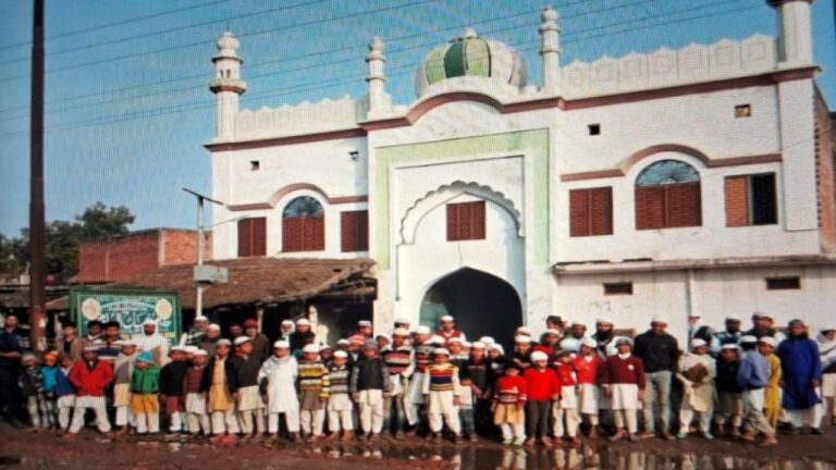 مدرسہ مصباح العلوم کی تالہ بندی: کمزور الزامات، سرکاری جلد بازی اور اپنوں کی لڑائی