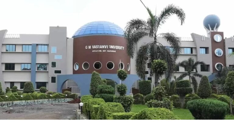 مہاراشٹر کے ضلع نندربار میں واقع جامعہ اسلامیہ اشاعتُ العلوم کے تمام بینک کھاتے سیل ہونے سے ادارہ شدید مالی بحران میں ہے اور طلبہ کے کھانے کا انتظام بھی متاثر ہوا ہے۔ جمعیۃ علماء ہند نے مدد کے لیے ملک گیر چندہ مہم شروع کی ہے، تاہم تعلیمی سرگرمیاں جاری ہیں۔