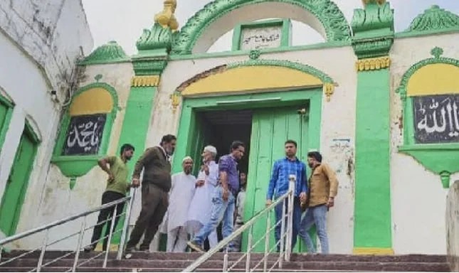 اتر پردیش میں مسجد اور مدرسہ بلڈوزر کی نذر