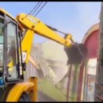 سنبھل میں مدرسے پر بلڈوزر کارروائی، کئی مکانات بھی نشانے پر