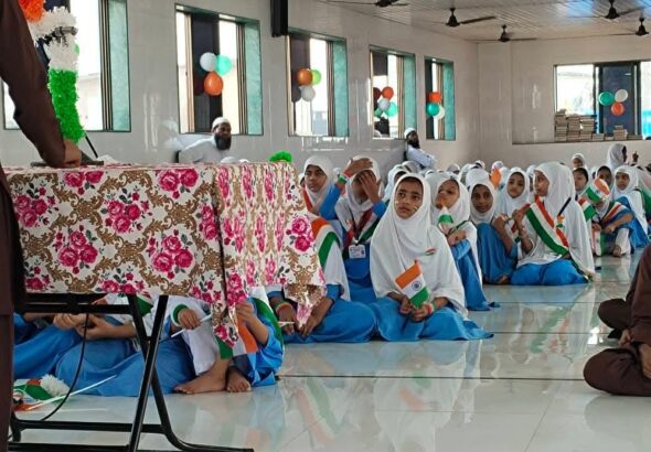 اتراکھنڈ میں مدرسہ بورڈ ختم، 452 مدارس کے 40 ہزار طلبہ ریاستی تعلیمی نظام میں شامل ہوں گے