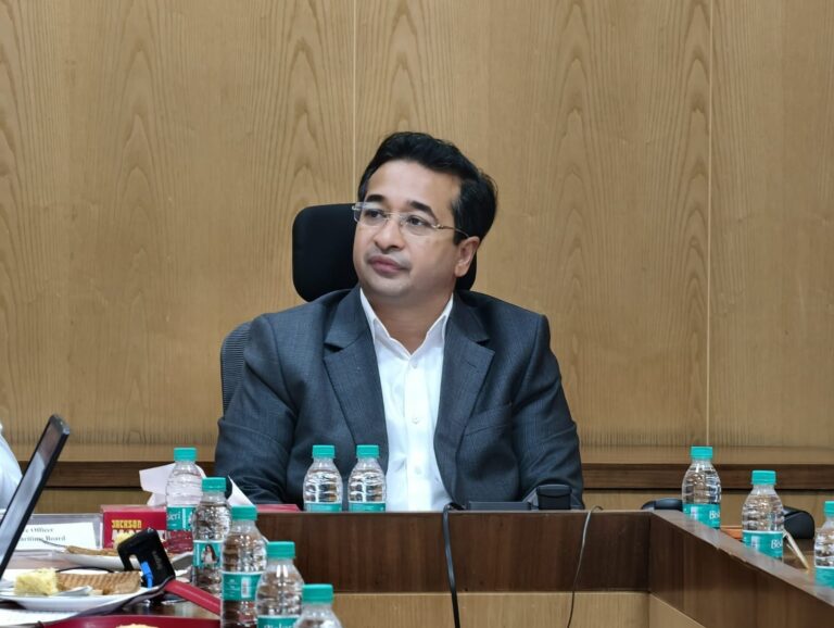 مالیگاؤں دفتر میں نماز پر ہنگامہ، نتیش رانے کا مدارس بند کرنے کا مطالبہ