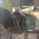 کلیان (مہاراشٹر) میں زیرِ تعمیر مدرسہ پر بلدیہ کی کارروائی، عمارت کا حصہ منہدم